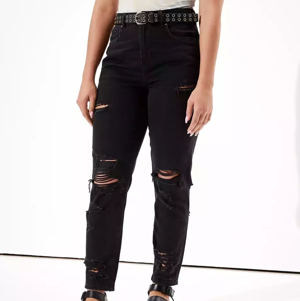 American Eagle Destroyed Mom Jeans